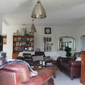 Beautiful Cbd Holiday home